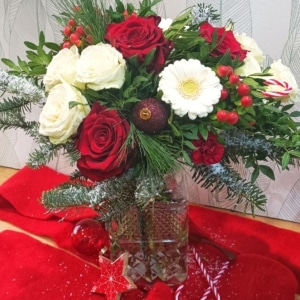 Bouquet Noël. Rouge et blanc. Fleuriste Angers. Fleuriste st barth.