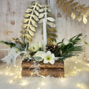 Centre de table de Noël. Compo blanche et or. Bougie. Fleuriste Angers. Fleuriste Saint Barth.