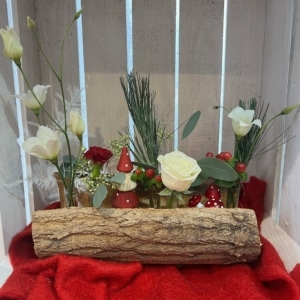 Compo de noel. Fleuriste Angers. Fleuriste st barth. Fleurs coupées. Rouge et blanc